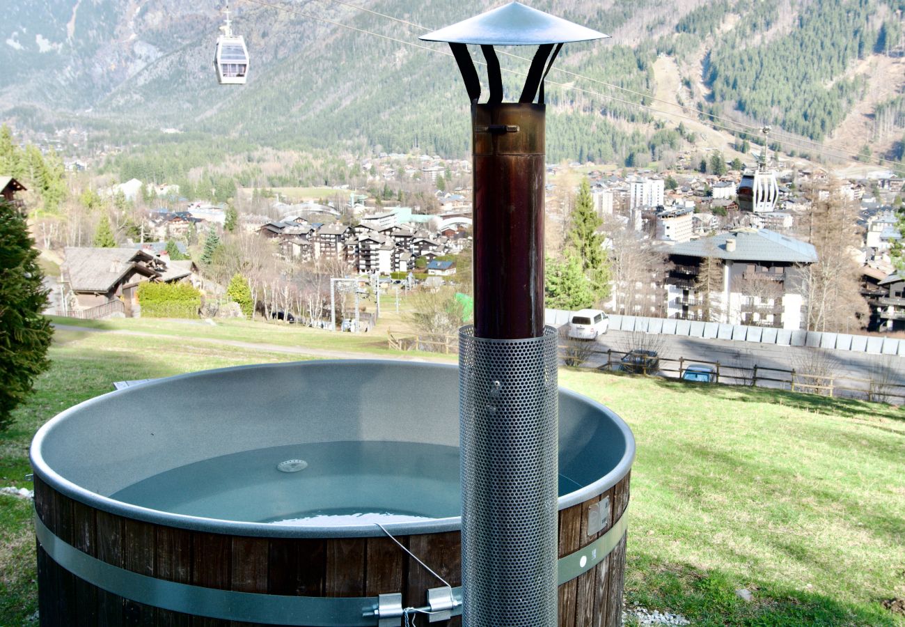 Chalet à Chamonix-Mont-Blanc - Chalet typique sur les pistes : spa, vue, calme